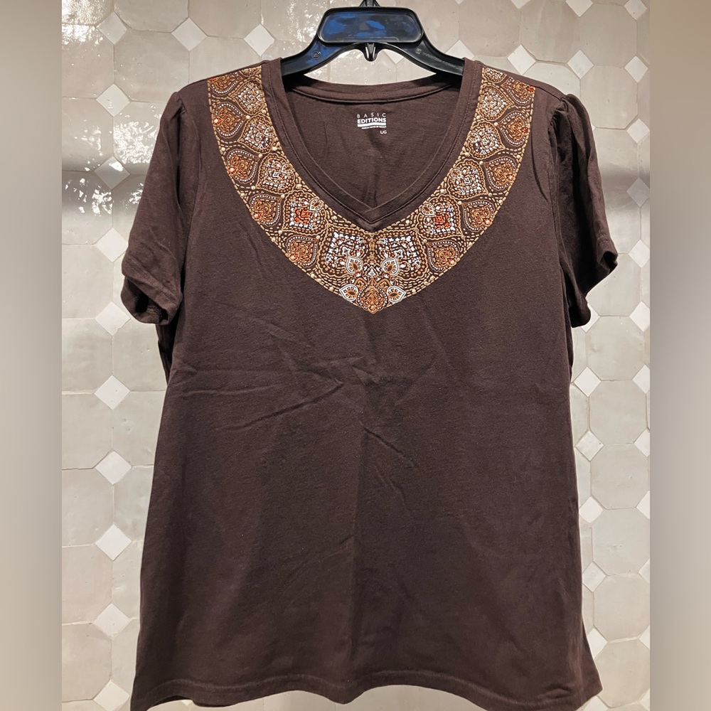 3/$15 NWT Basic Editions Dark Brown V-Neck Top with Patterned Detail